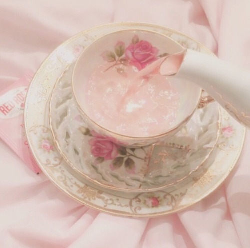 rosey-ballerina:It’s tea time ♡