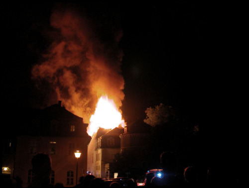 speciesbarocus:Burning of the Duchess Anna Amalia Library in Weimar on 02.09.2004.&gt; Photo by Enri