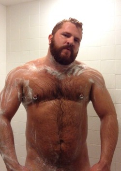 stocky-men-guys:  teddybearma:  meatandgreet: