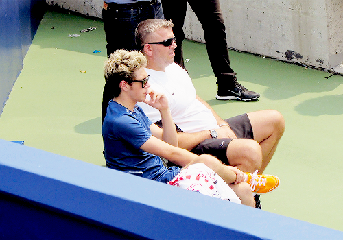 nananarry:  Novak Djokovic and Niall Horan of One Direction shared some time at the Rogers Cup on Saturday. Niall joined Novak for a brief hit before settling in to watch the world #1 practise with Stan Wawrinka on Centre Court.  