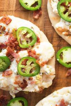 verticalfood:  Jalapeno Popper Dip Flatbread 