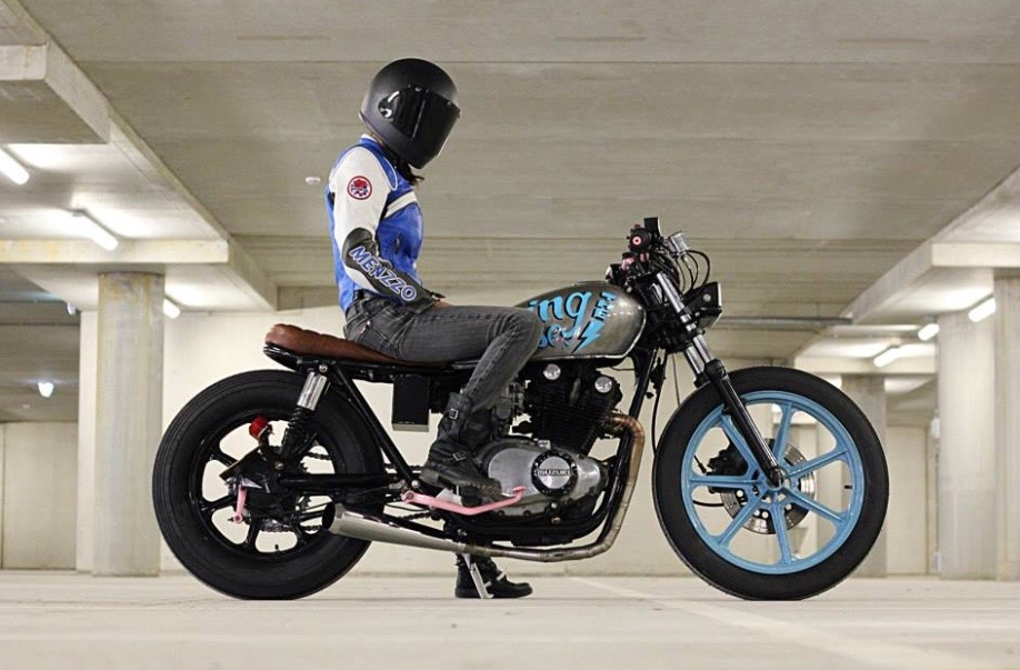 twistedwrist:  Source http://themotolady.com/stella-custom-suzuki-gs450/ check her