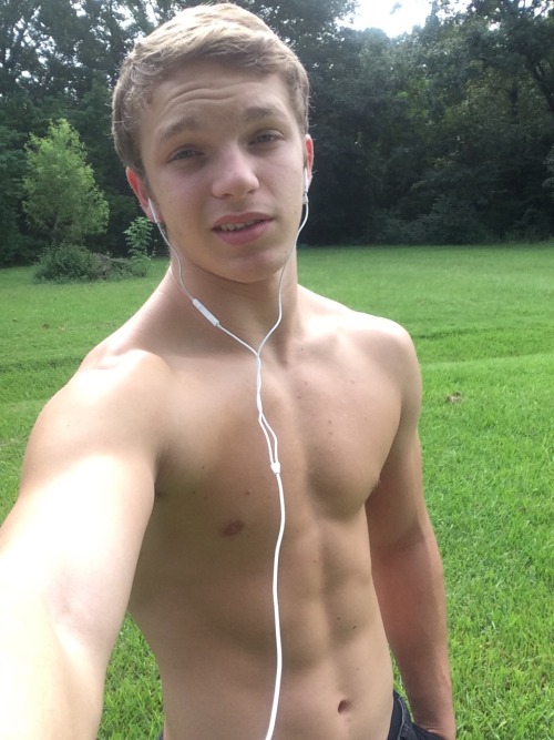 https://horniboisteenbois.tumblr.com/post/168073566972