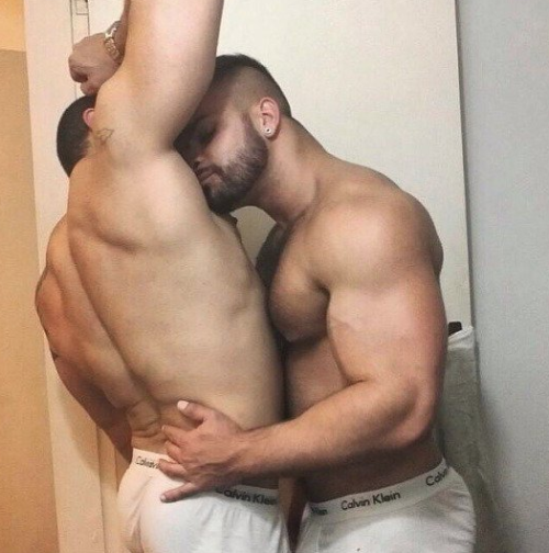 bigtexmusc:  aint nothing like manscent