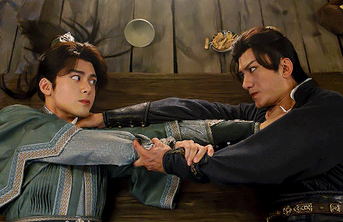 Fang DuoBing And Di FeiSheng Fighting Over Who Gets To Sleep With Li LuanHua In The Guest Room 