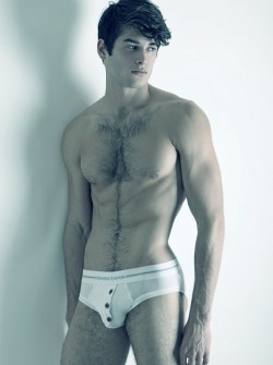 trombalcazar:  sexyincognito:  Brent Black by Thomas Synnamon