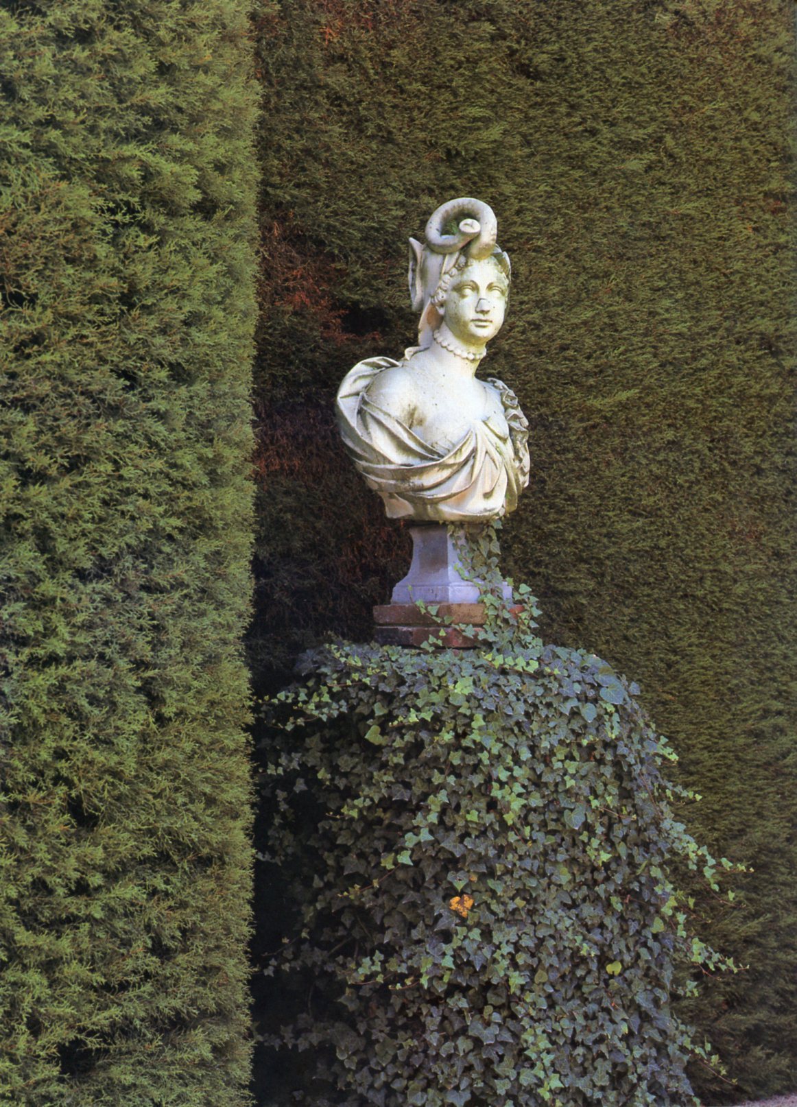 robert-hadley:AD Italia, June 1994. Photo - Massimo Listri