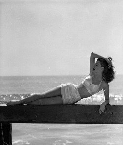  Ava Gardner in a 1943 photo by Eric Carpenter