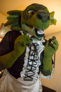 Adorable lusty lizard maid :D  Character and suit made by Orzel, posted with permission.