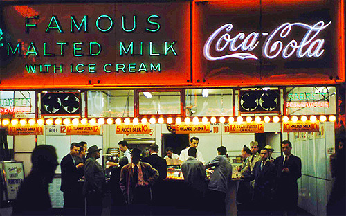  New York. Photographed by Ruth Orkin. (1950s) 
