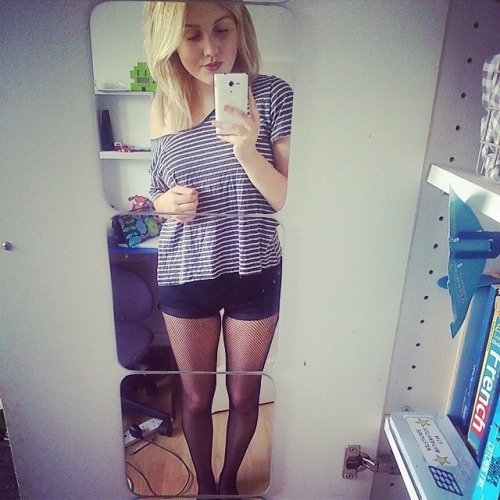 nylonpics: Selfie in shorts and black tights