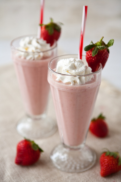 do-not-touch-my-food:  Strawberry Banana Milkshake