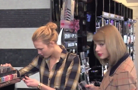 redlipclassic:  if looks could kill taylorswift 