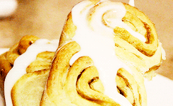 do-not-touch-my-food:  Cinnamon Buns