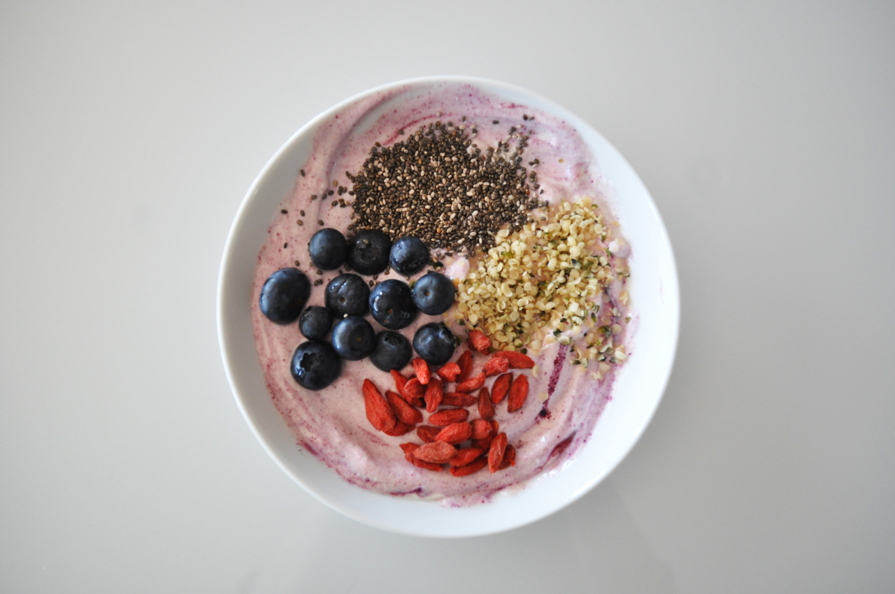 a-healthy-adventure:  Maqui yoghurt bowl. Topped with chia seeds, blueberries, hemp