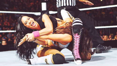 So happy to see AJ wrestling a lot more! That black widow submission hold is epic!