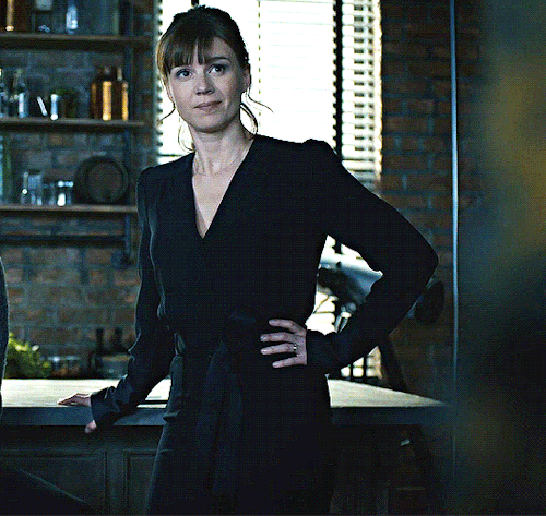 sculien:  KRISTEN BOUCHARDEvil 3x09