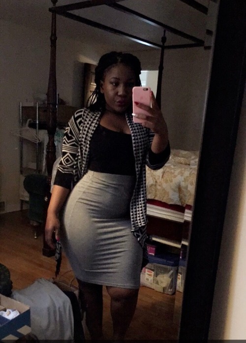 girlsjustwannahavefunds:  babybints:  rhythmandpoetics:  imsoshive:  babybints:  I look like someone’s auntie with no kids who gives great gifts to her nieces and nephews. she drives a benz and comes to thanksgiving with a new man every year.   you