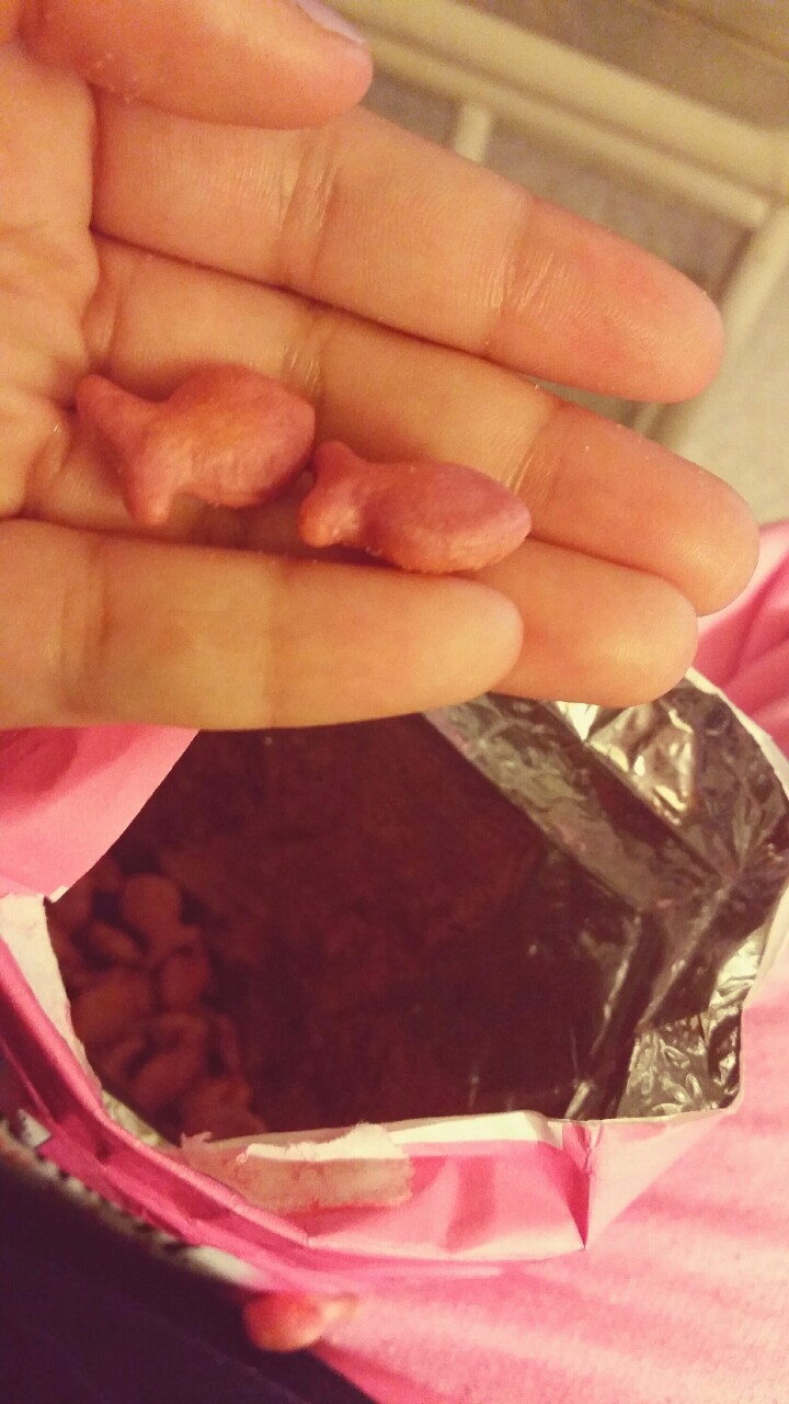 princesskittybear:  Yay I gots Princess goldfish! 👑💕