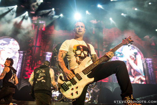 OH MY JOHNNY CHRIST, THOSE SHOES ARE EVERYTHING!
That’s it, he wins the award for Best Accessorizer (haha) in Rock \m/ LOVE HIM!!! AND LOVE THOSE SHOES!!!
THANK YOU SO MUCH, Stephen Odom, for these BRILLIANT photos of A7X from the last MAYHEM stop on...