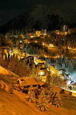 bluepueblo:  Snowy Night, Bergamo, Italy