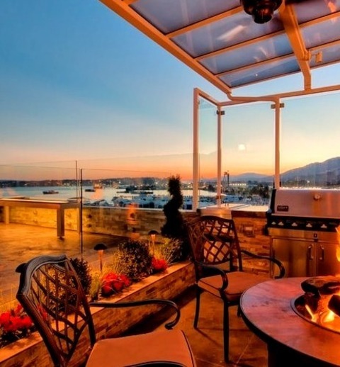 Deck - Transitional Deck Inspiration For A Medium-sized, Awning-equipped Transitional Rooftop Outdoor