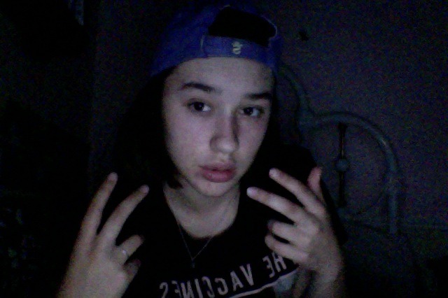 gf left 2 b spontaneous w/ her friendz -_- im wearing a shrek hat