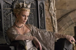 groteleur:  Ravenna (Charlize Theron) The