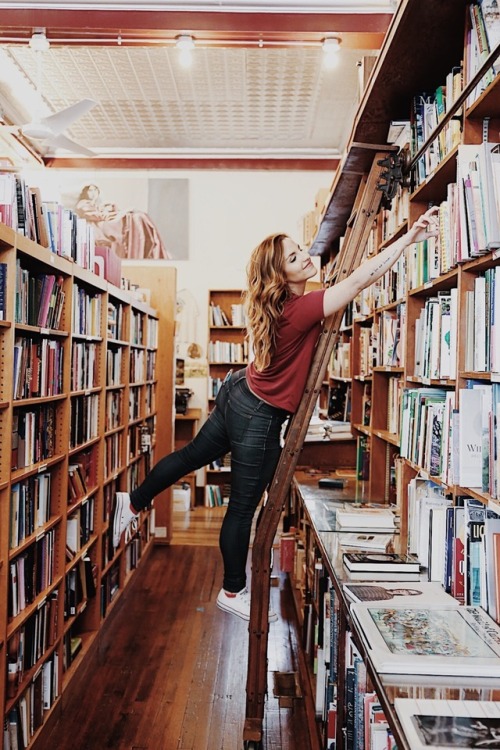 “With a dreamy far off look, and her nose stuck in a book.” bookstagram | facebook | twitter | blog 