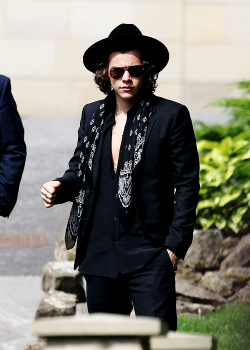 chezzr:  harrystylesdaily: Harry at Jay’s wedding 7/20  yes lad  I see &lsquo;Style&rsquo;s here. :p