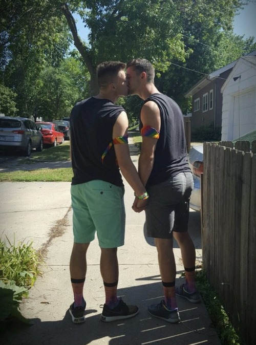 gaycouplesodak:His kisses have a way of making me feel absolutely loved