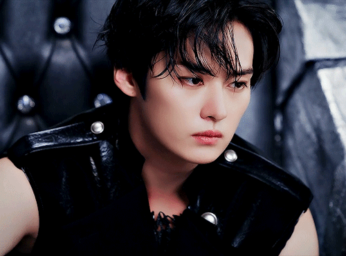 LEE KNOW + GIANT JACKET MAKING FILM