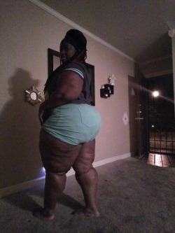 ssbbwluva:  sooo thick soo sexy sooo cute