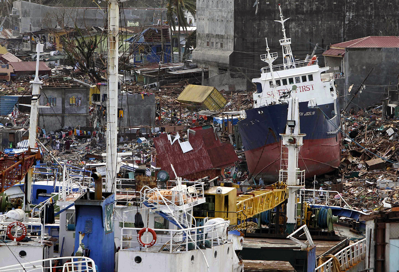 Desolación y angustia en Filipinas: 10.000 muertos. Las autoridades filipinas declararon hoy el estado de emergencia. (Reuters)