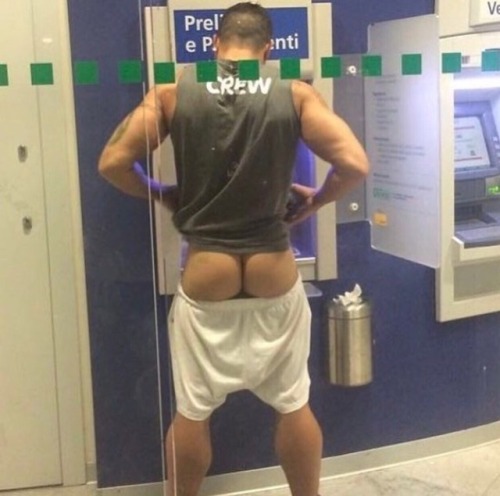 asskingz:  Ass on a Monday evening