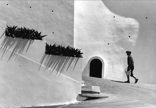 luzfosca: Eduardo Gageiro. “Olhares”, Sines, Portugal, 1974.