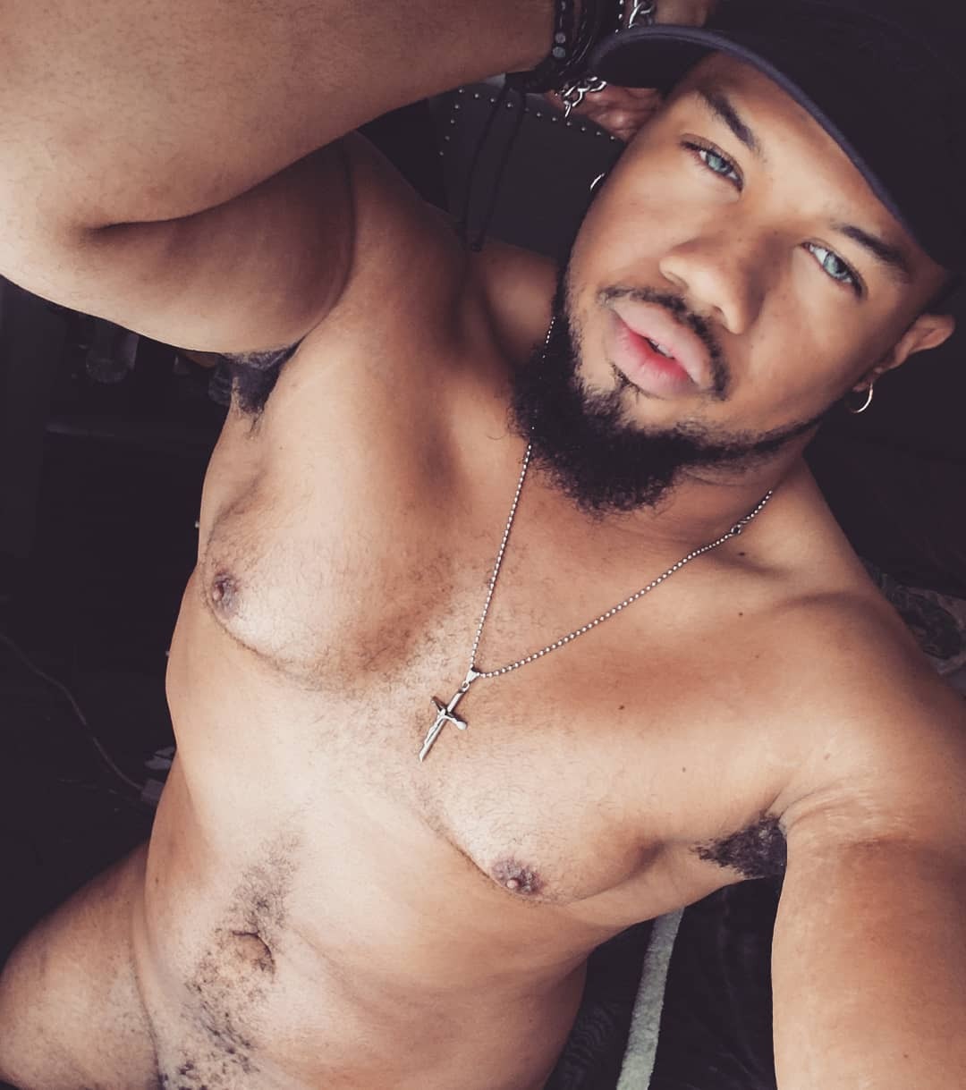bearhub:www.instagram.com/zeus214/