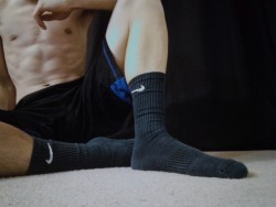 guysinshortsandsocks:You know they are hot!