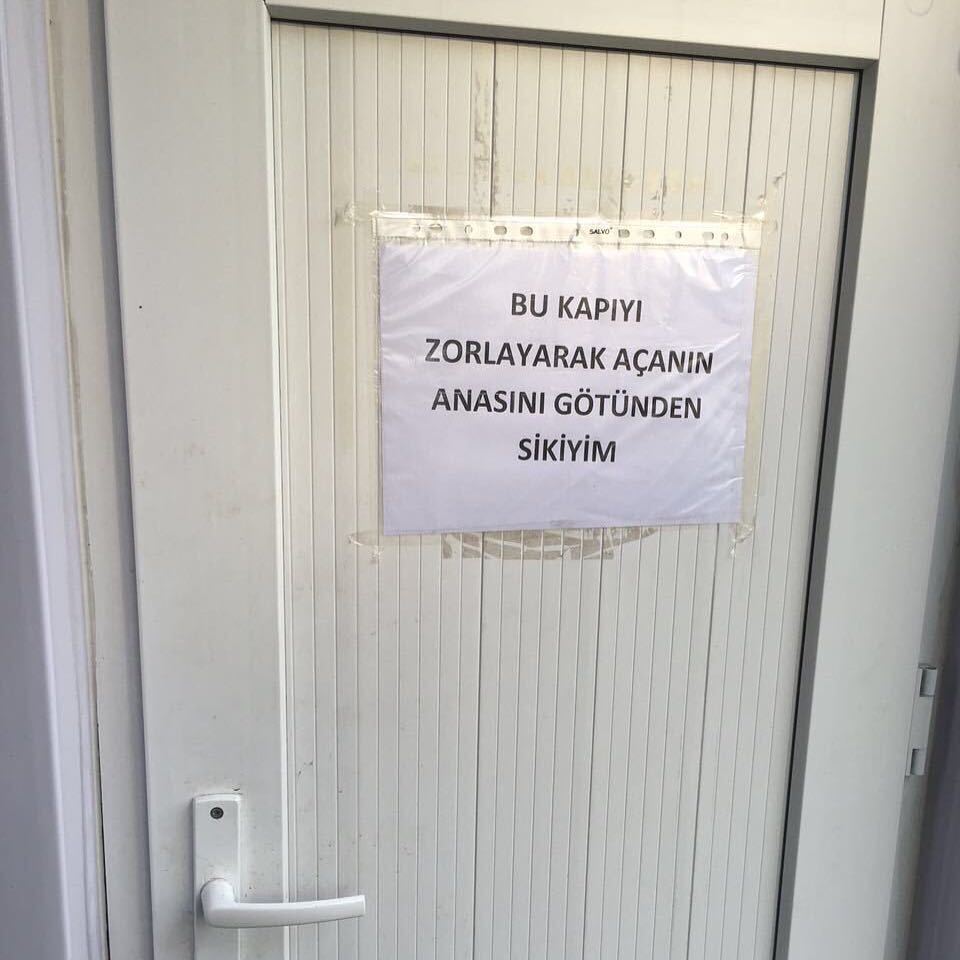 Bu kapıyı
zorlayarak...