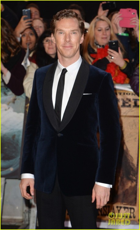 Awww, he&rsquo;s got his blue velvet Hobbit jacket on. Good luck charm, perhaps?Caption: Benedict Cu