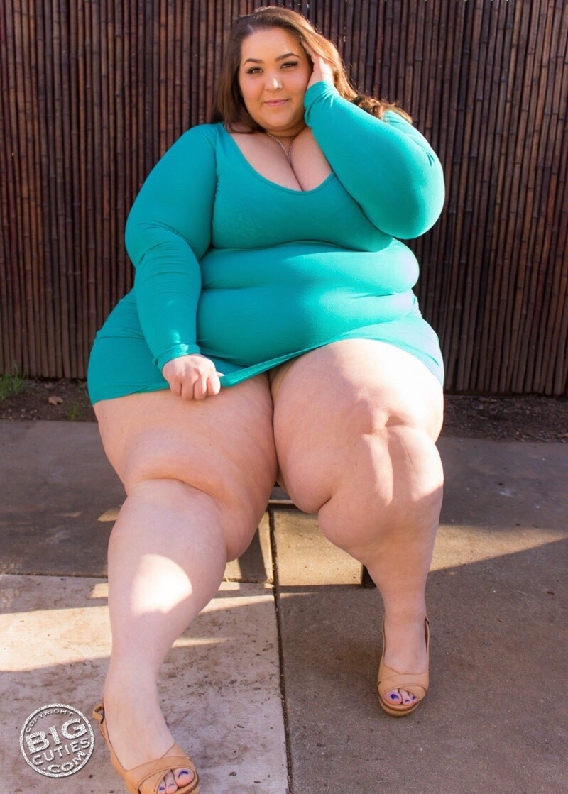 erronblack-tom:  I love your huge legs 