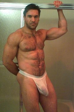 stratisxx:Submission.  This greek daddy is the ultimate. He would destroy a twink with that baseball bat he’s packing. The girth though.