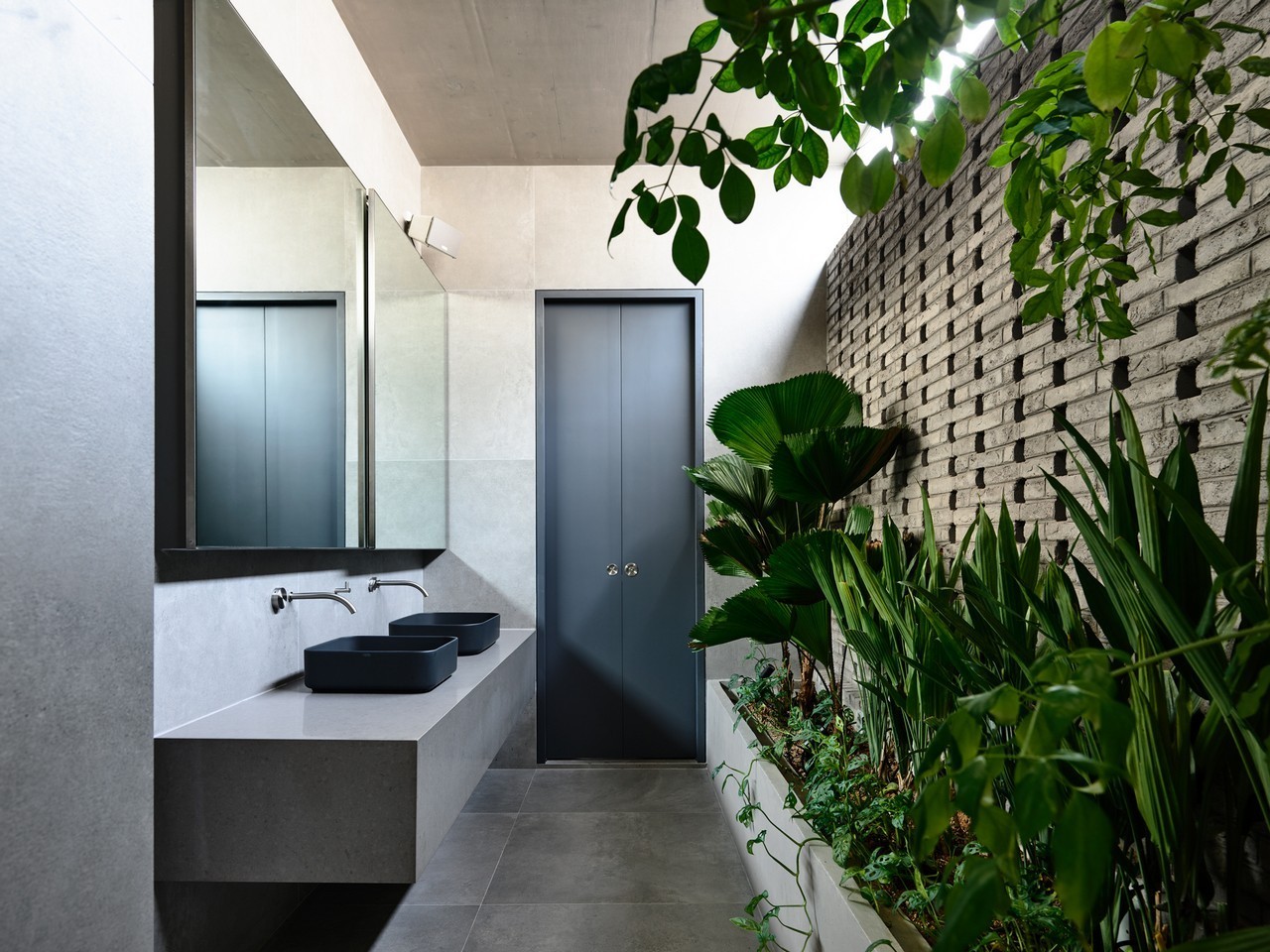 architorturedsouls:  Surprising Seclusion / HYLA Architectsph: Derek Swalwell