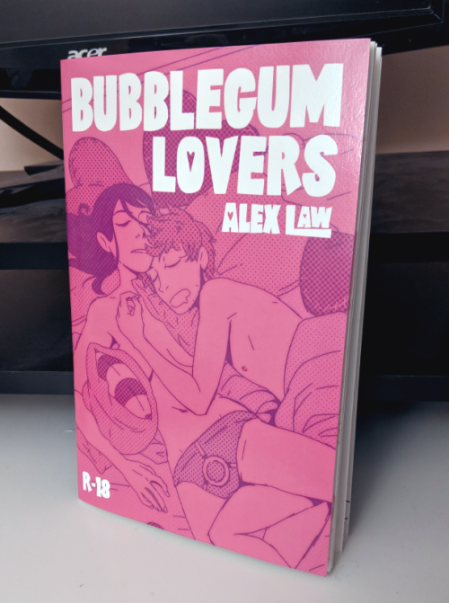 cute-blue:Hey, everyone! Thanks for being patient. You can now order print versions of Bubblegum Lov
