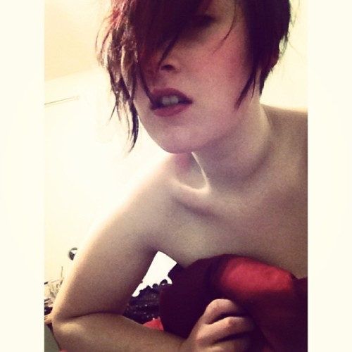 deadboydancing:  Lipz n bones~ 