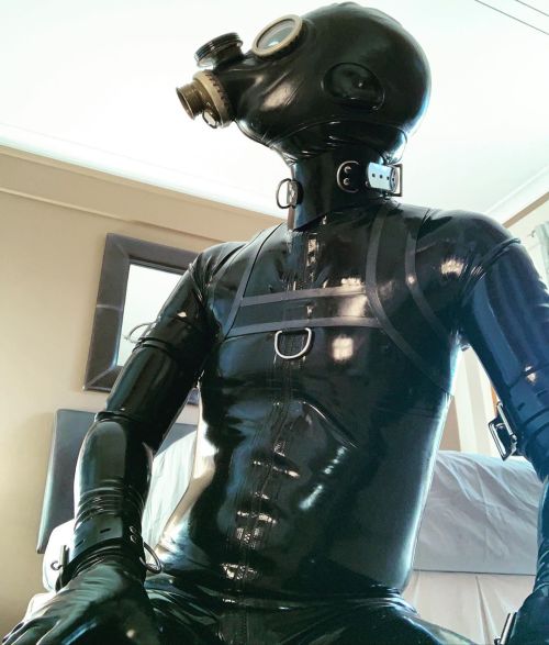 rbbrtomo:Drone ready for the weekend. Collar and cuffs by @indkink. . . #rubbergay #rubbergimp #rubb