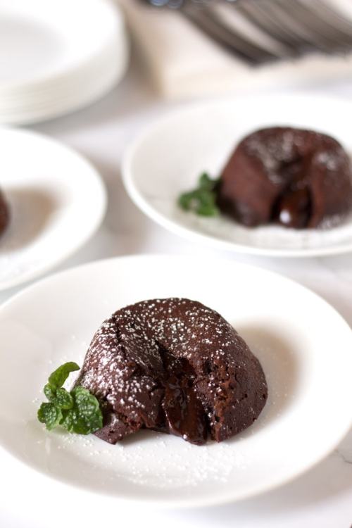 fullcravings:  Chocolate Lava Cakes for a Crowd