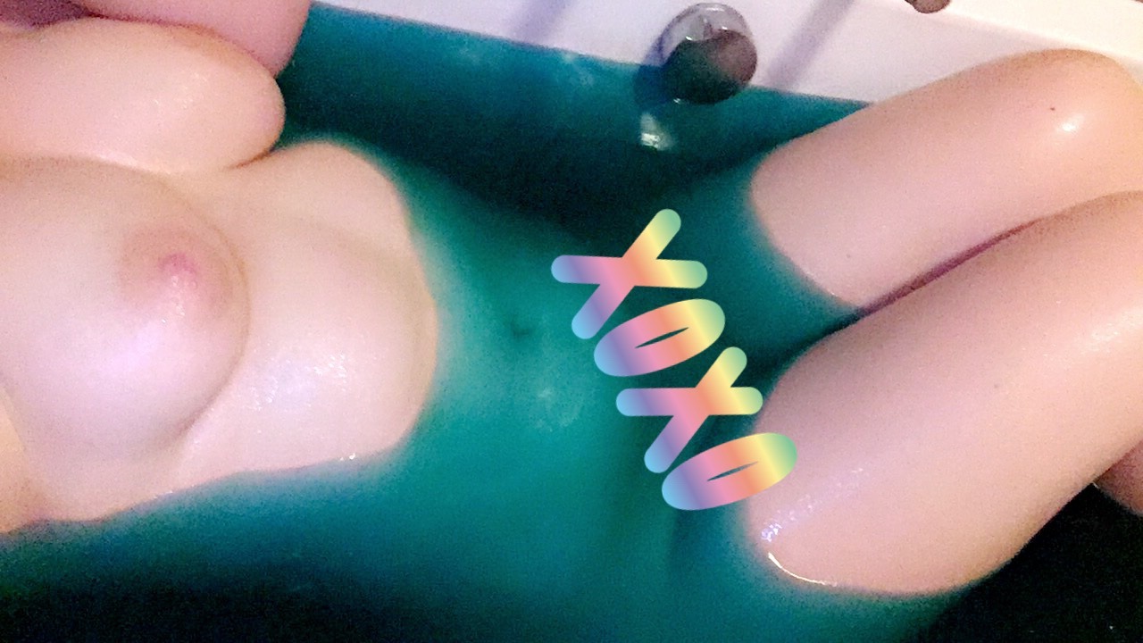 sorry-i-aint-sorry:  In hindsight, this bath bomb was probably too greasy to get