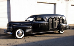 mydearscout:  gaggoddess:     1941 Cadillac Hearse.   