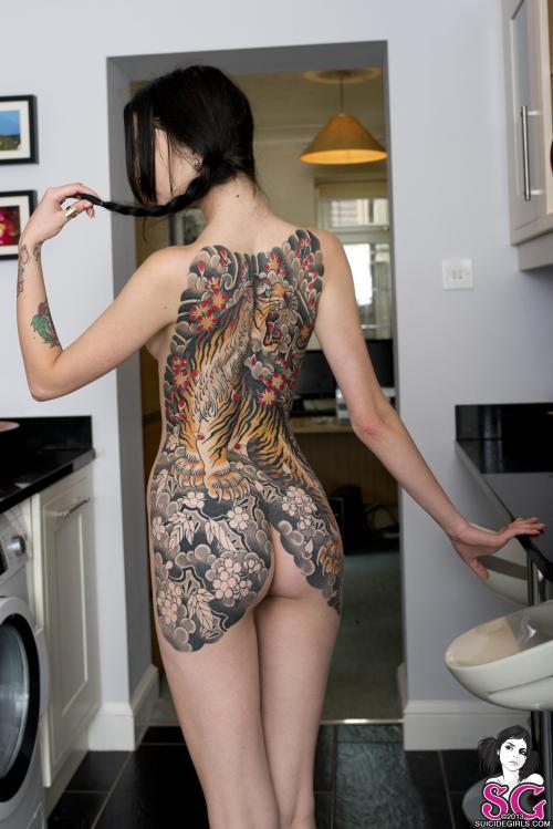 sweetgirlsyouwouldlike:  MissFernandez Suicide - Irezumi